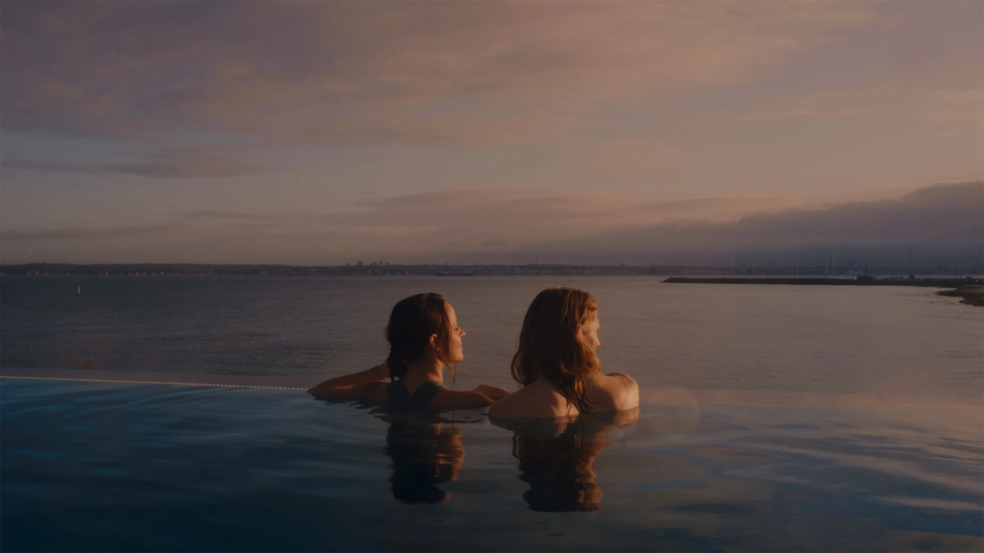 Kom langt væk, tæt på