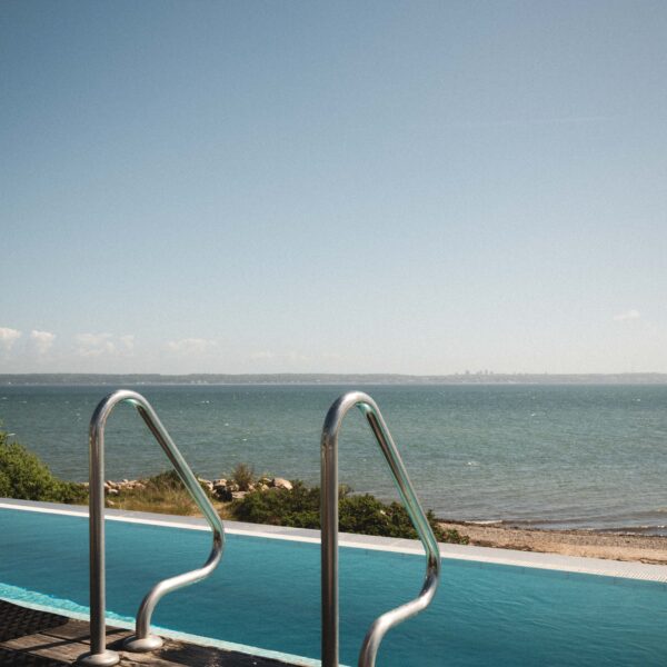 Pool Club med udsigt